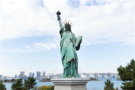 Statue of Liberty Walking に対する画像結果