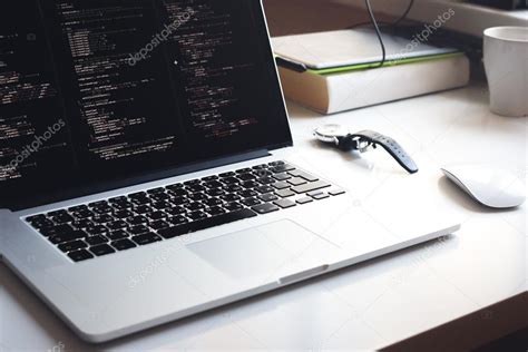 JavaScript Coding On Laptop Image に対する画像結果