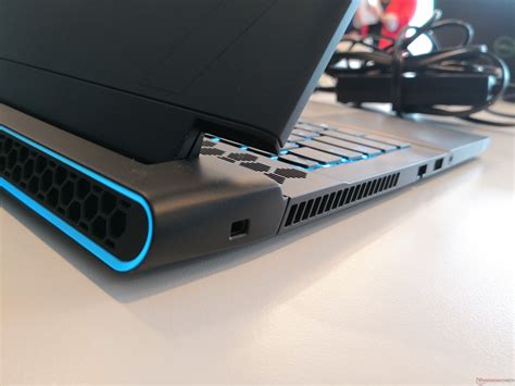Toradh íomhá ar Alienware M17-R1