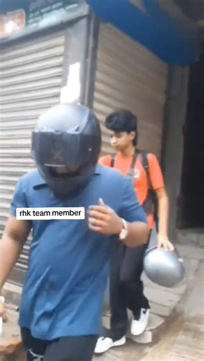 Blade and kaafi bhai re jalai felse baccha gula 😂😂