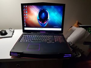 How to disassemble Alienware M17x R2 screen