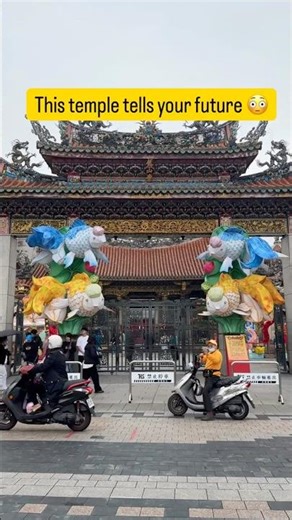 This Temple Tells Your Fortune 😳 Taiwan Travel