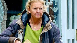 Hugh Bonneville's wife wearing ring as she's seen for 1st time since his romance