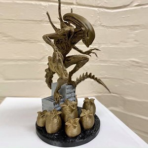 One cannot imagine the modern pop-culture without its most recognisable extraterrestrial icon - Alien Xenomorph. That’s why the creature keeps inspiring our customers to bring to life the intricate AvP models, such as this Alien Xenomorph in Diorama for 3D printing. Kiri Sute printed the Alien carefully guarding its precious Ovomorphs with the help of gold PLA on his Ender 3 Pro printer. The model doesn’t even need painting as it boasts countless intricate details. Observe how complex the alien’