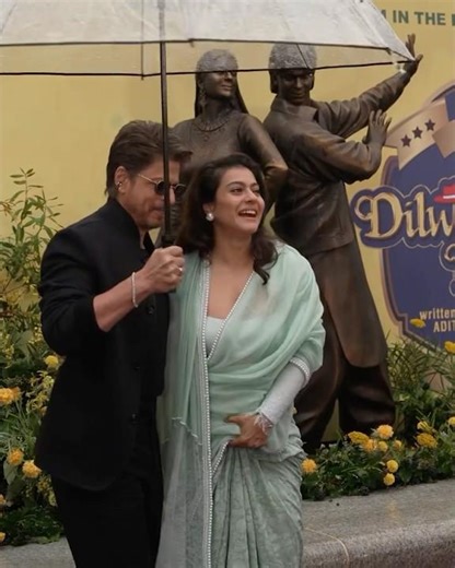 #ShahRukhKhan and #Kajol unveiled the bronze statue of Raj & Simran at London’s Leicester Square