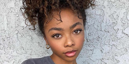 37 Hairstyles for Curly Hair That Are Simple and Chic
