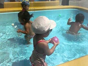 幼稚園で水遊び１