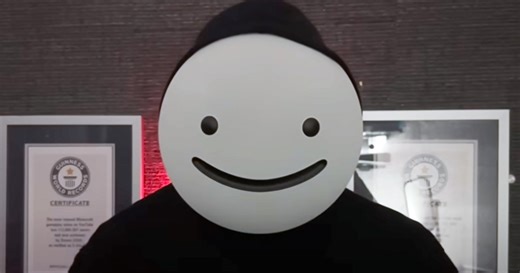 Dream, the previously anonymous Minecraft streamer, deletes face reveal