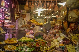 Bologna highlights: outdoor markets and street food of Bologna