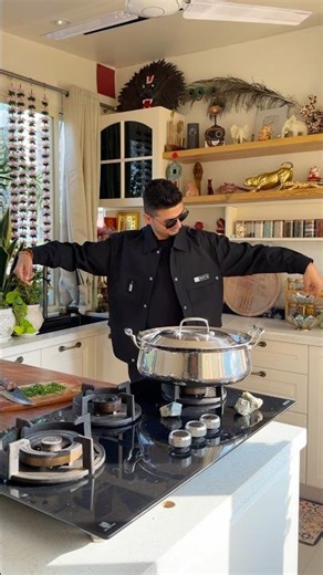 Kashmiri Dum Aloo 💨✨ #dumaloo #indianfood #traditional #youtubeshorts #omkarpawar